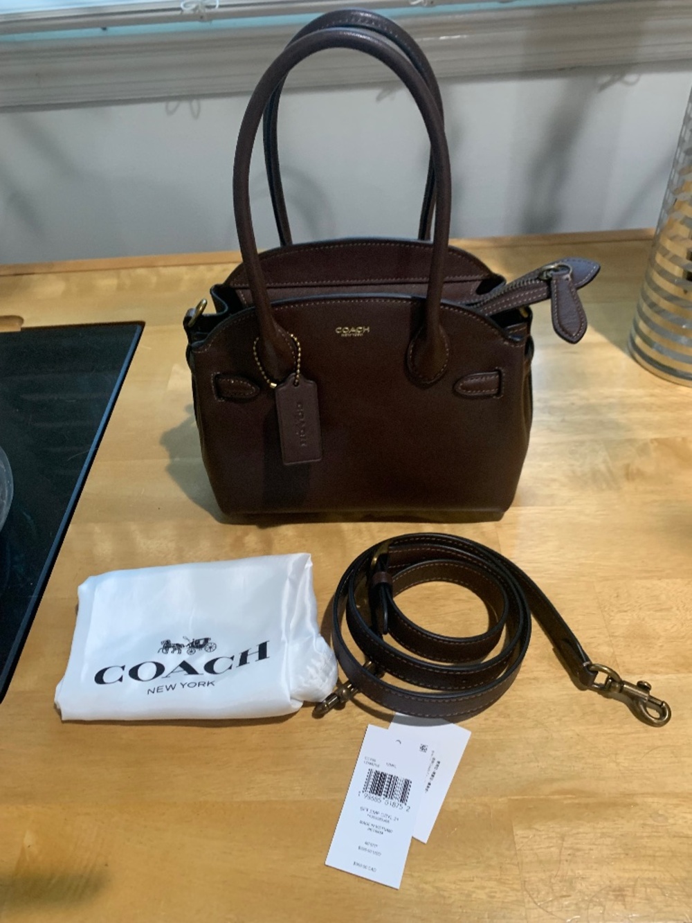 Coach Empire 21 in Maple